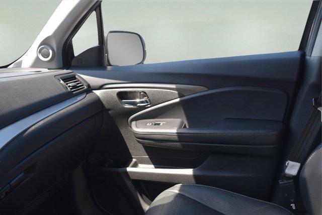 Photo of 2019 Gray Honda Pilot
