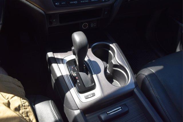 Photo of 2019 Gray Honda Pilot