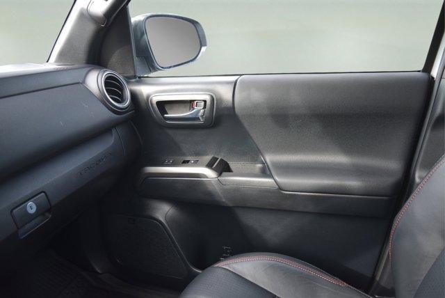 Photo of 2019 White Toyota Tacoma