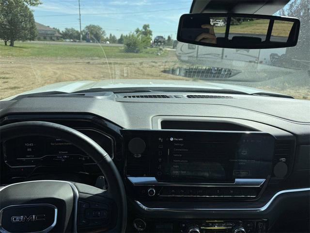 Photo of 2024 White GMC Sierra 1500