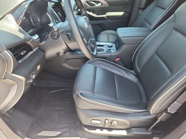 Photo of 2023 White Chevrolet Traverse