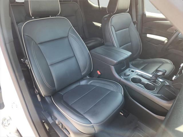 Photo of 2023 White Chevrolet Traverse