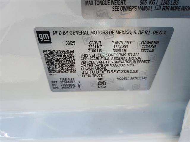 Photo of 2025 White GMC Sierra 1500