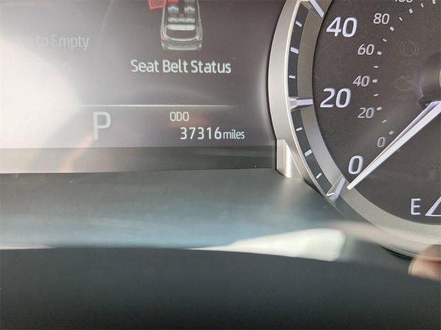 Photo of 2022 White Toyota Highlander