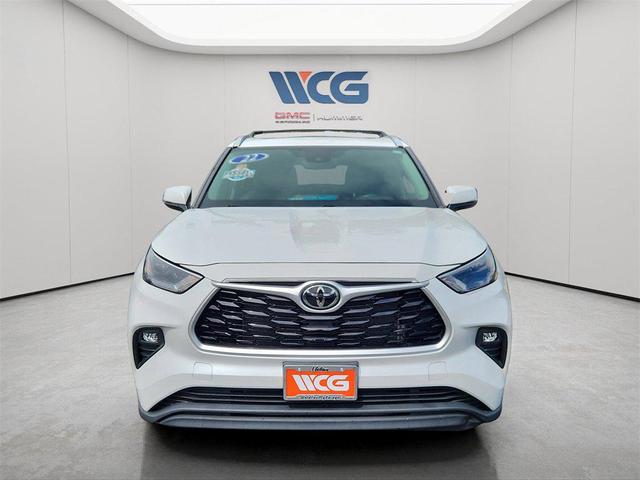 Photo of 2022 White Toyota Highlander