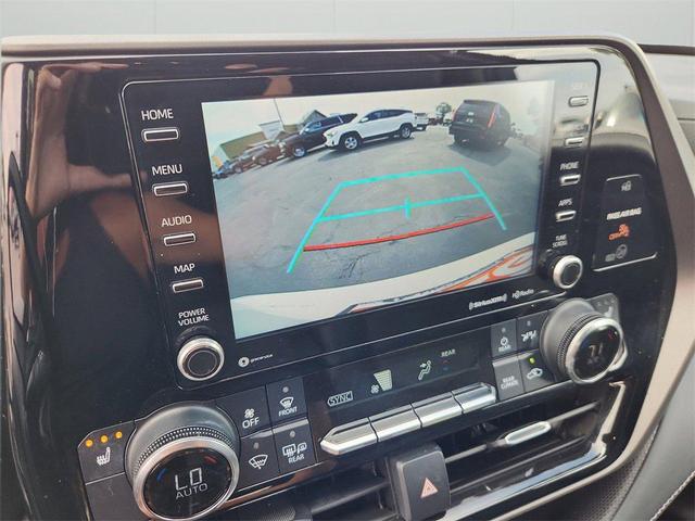Photo of 2022 White Toyota Highlander