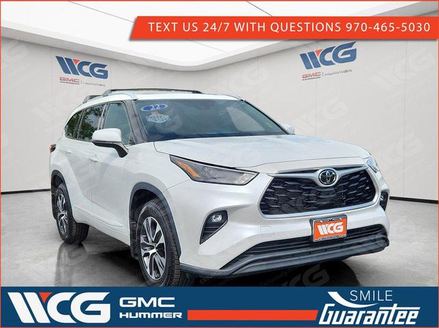 Photo of 2022 White Toyota Highlander