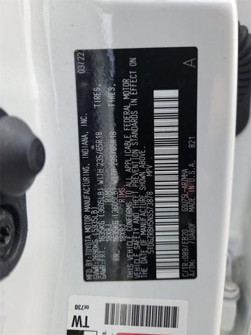 Photo of 2022 White Toyota Highlander