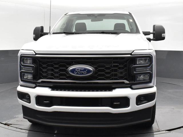 Photo of 2025 Oxford White Ford F-350