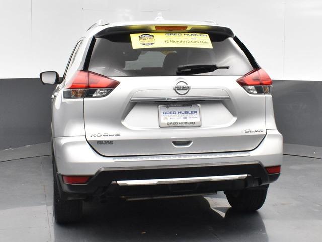 Photo of 2017 Brilliant Silver Nissan Rogue