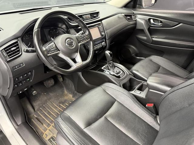 Photo of 2017 Brilliant Silver Nissan Rogue