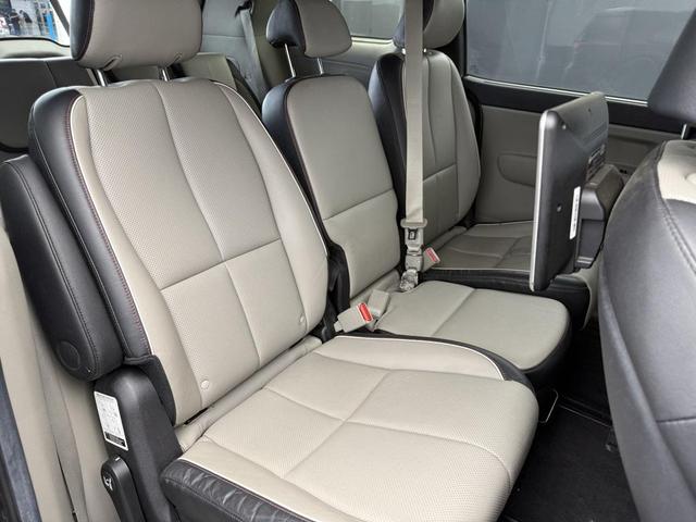 Photo of 2020 Aurora Black Kia Sedona