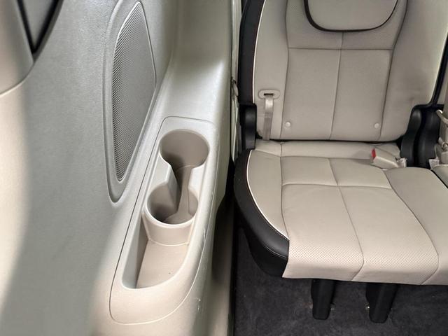 Photo of 2020 Aurora Black Kia Sedona
