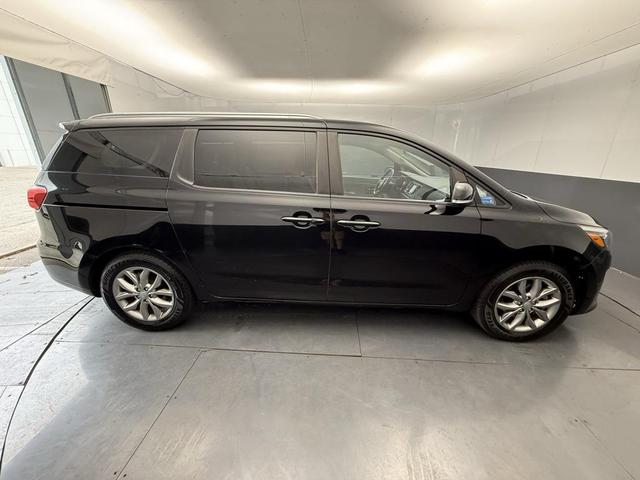 Photo of 2020 Aurora Black Kia Sedona