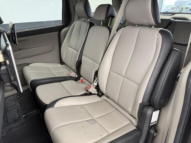 Photo of 2020 Aurora Black Kia Sedona