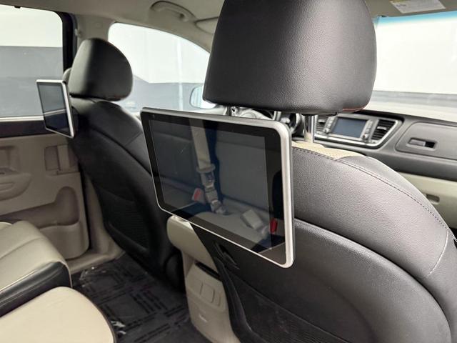 Photo of 2020 Aurora Black Kia Sedona