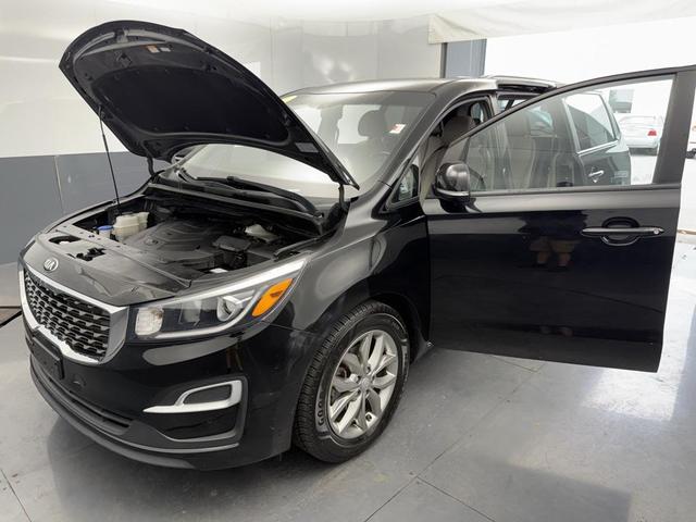 Photo of 2020 Aurora Black Kia Sedona