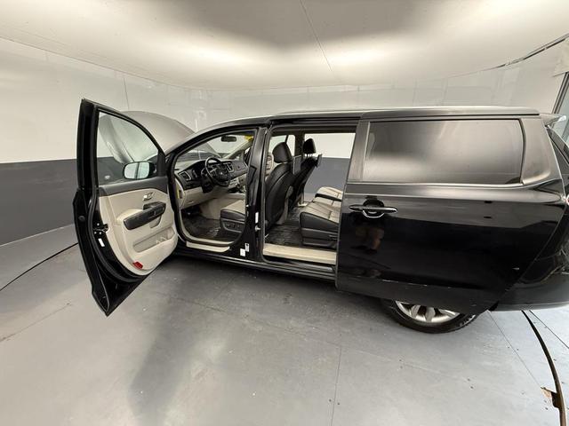Photo of 2020 Aurora Black Kia Sedona