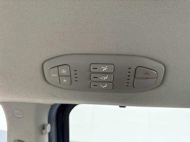 Photo of 2020 Aurora Black Kia Sedona