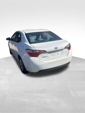 Photo of 2016 Super White Toyota Corolla