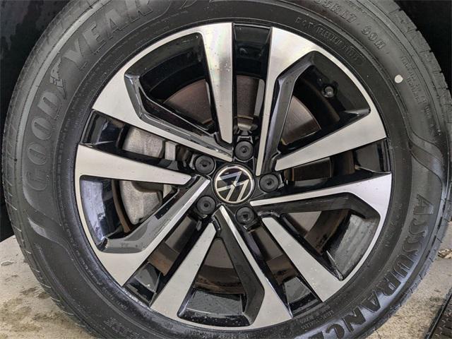 Photo of 2022 Pure White Volkswagen Tiguan