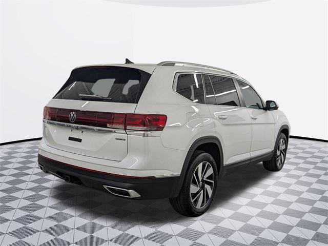 Photo of 2024 Opal White Pearl Volkswagen Atlas