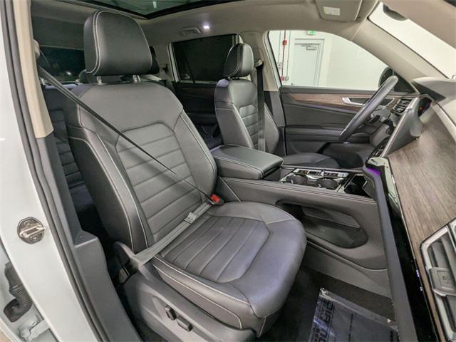 Photo of 2024 Opal White Pearl Volkswagen Atlas