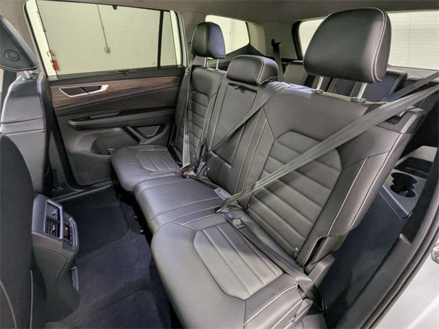 Photo of 2024 Opal White Pearl Volkswagen Atlas
