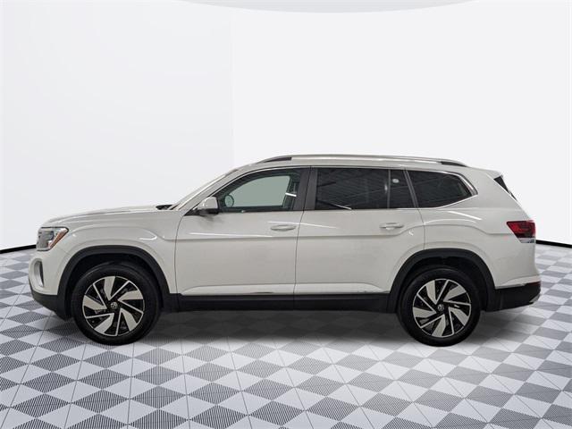 Photo of 2024 Opal White Pearl Volkswagen Atlas