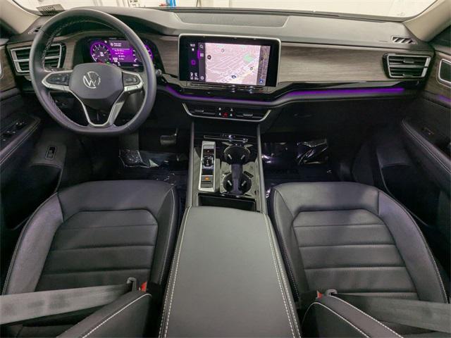 Photo of 2024 Opal White Pearl Volkswagen Atlas