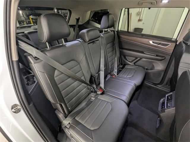 Photo of 2024 Opal White Pearl Volkswagen Atlas