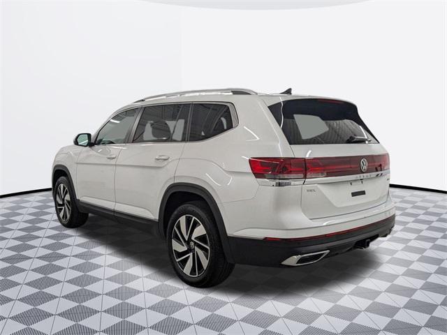 Photo of 2024 Opal White Pearl Volkswagen Atlas