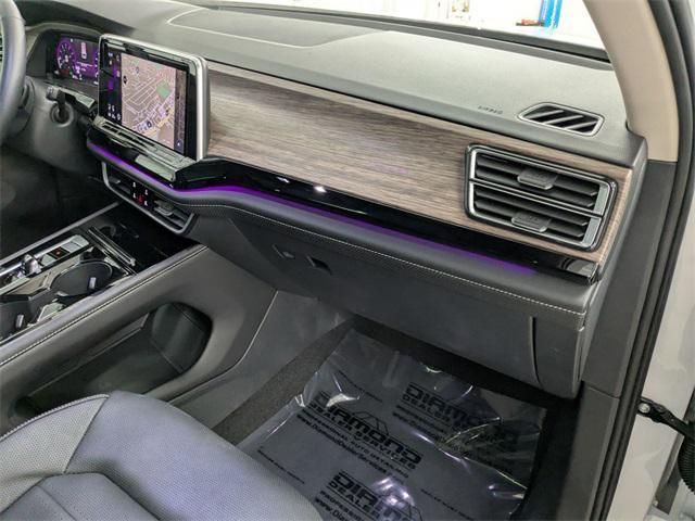 Photo of 2024 Opal White Pearl Volkswagen Atlas