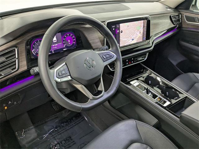 Photo of 2024 Opal White Pearl Volkswagen Atlas