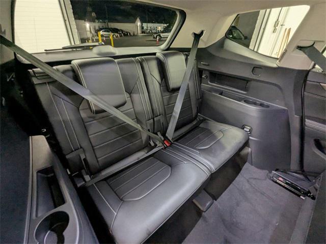 Photo of 2024 Opal White Pearl Volkswagen Atlas