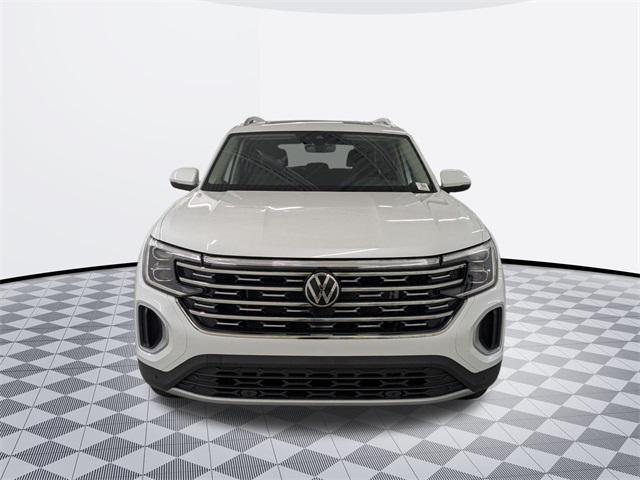 Photo of 2024 Opal White Pearl Volkswagen Atlas