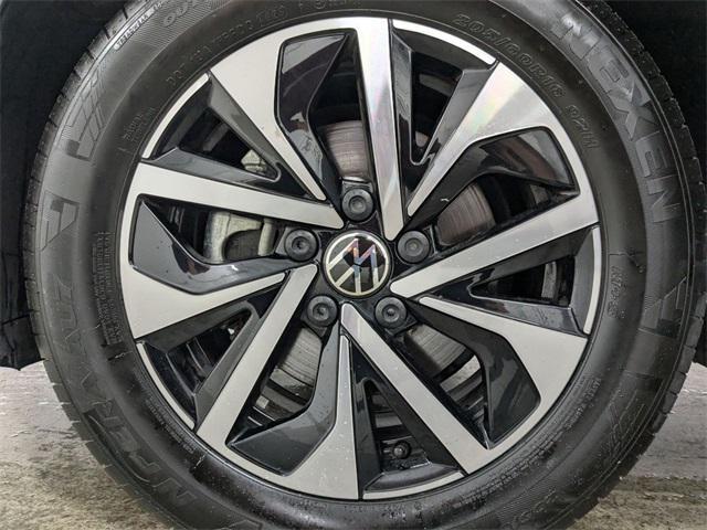 Photo of 2024 Deep Black Pearl Volkswagen Jetta