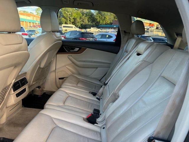 Photo of 2017 Gold Audi Q7