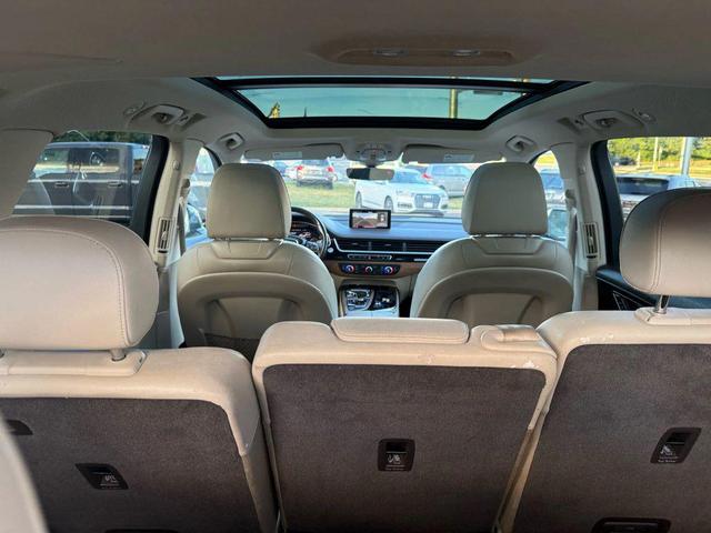 Photo of 2017 Gold Audi Q7