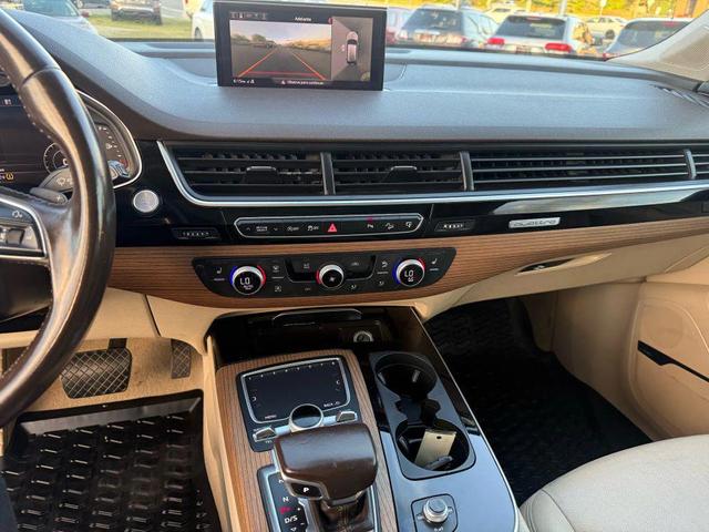 Photo of 2017 Gold Audi Q7