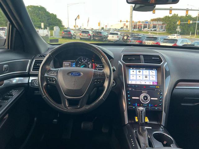 Photo of 2017 White Gold Metallic Ford Explorer