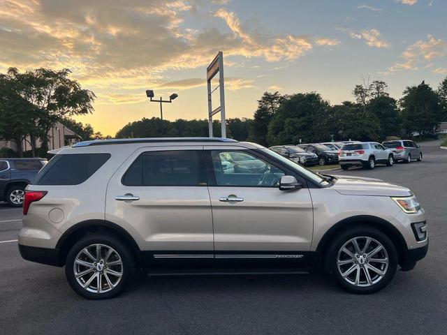 Photo of 2017 White Gold Metallic Ford Explorer