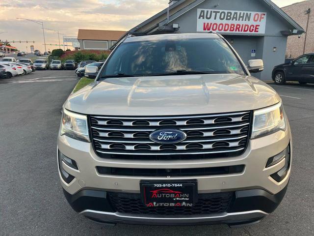 Photo of 2017 White Gold Metallic Ford Explorer