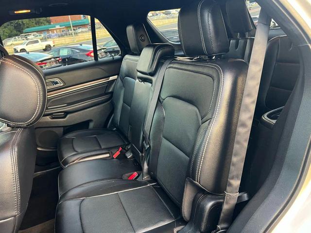 Photo of 2017 White Gold Metallic Ford Explorer