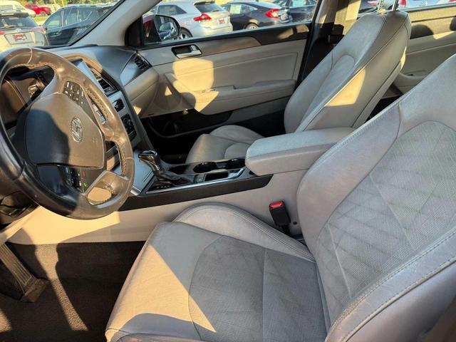 Photo of 2015 Venetian Red Hyundai SONATA