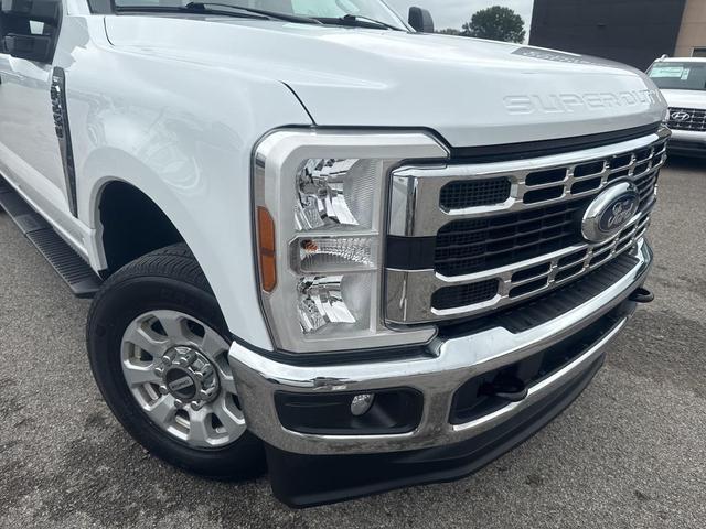Photo of 2024 Oxford White Ford F-250