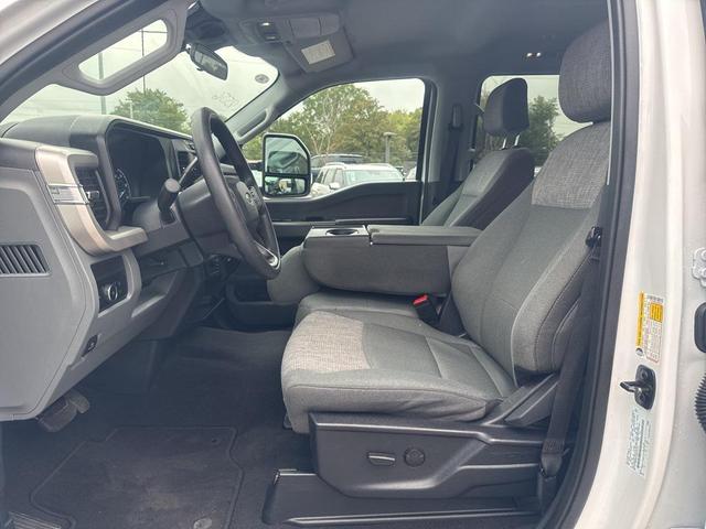 Photo of 2024 Oxford White Ford F-250