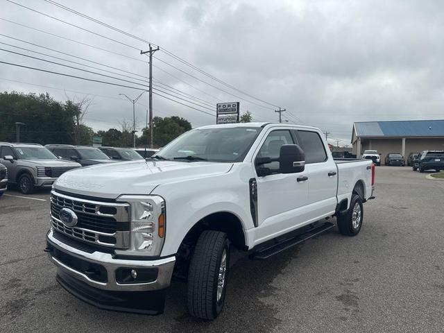 Photo of 2024 Oxford White Ford F-250