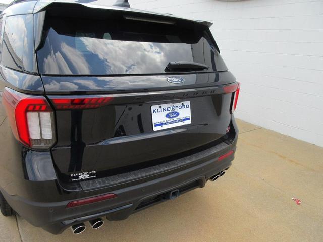 Photo of 2025 Agate Black Metallic Ford Explorer