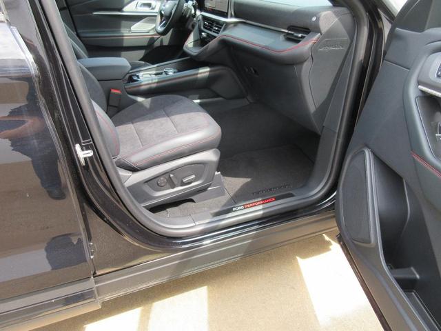 Photo of 2025 Agate Black Metallic Ford Explorer
